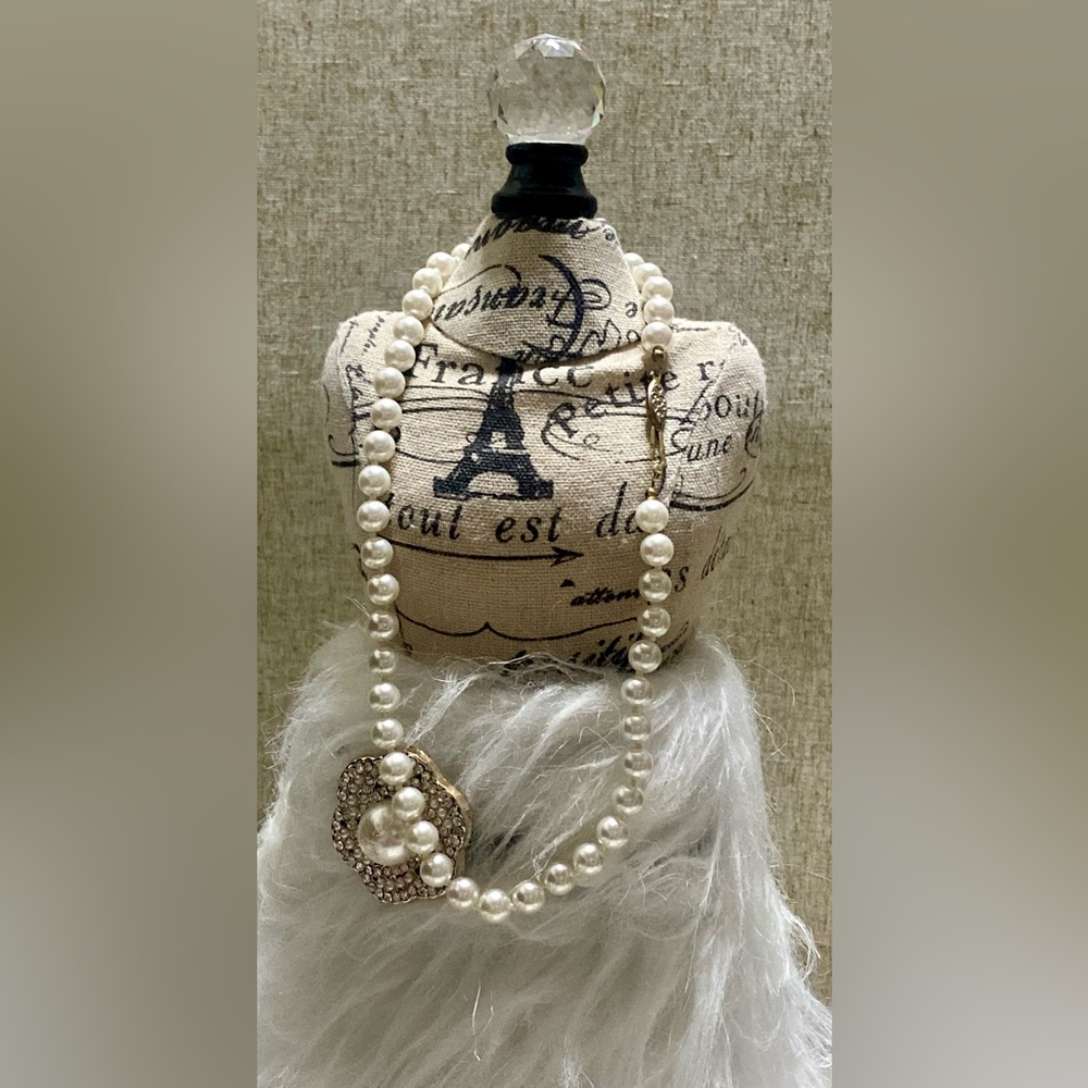 Elegant Pearl Necklace
